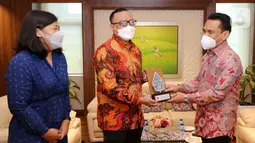 Layanan MPN-G3 yang dapat digunakan oleh masyarakat untuk melakukan pembayaran layanan publik dan pajak seperti PNBP (Penerimaan Negara Bukan Pajak) - pembayaran KUA, denda tilang, perpanjangan paspor, SIM, Pembayaran Surat Berharga Negara, pajak online, dan bea cukai. (Liputan6.com/HO/LinkAja)