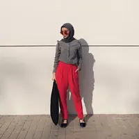 Penampilan elegan ketika musim hujan turun. (tantrinamirah/instagram)