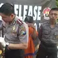 Polisi menangkap Sesbai dan mengamankan barang bukti ganja. Foto: (Dian Kurniawan/Liputan6.com)