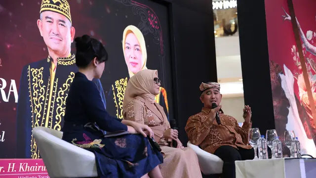 Wali Kota Tarakan Khairul dan Istri Tampilkan Pesona Wastra Tarakan di Parade Wastra Nusantara 2025