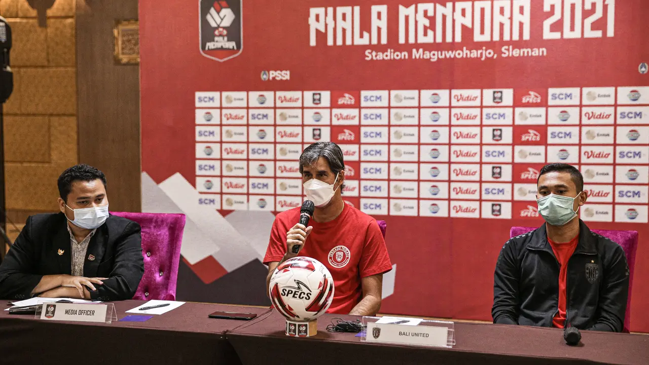 Teco saat Press Conference Pre Match Piala Menpora