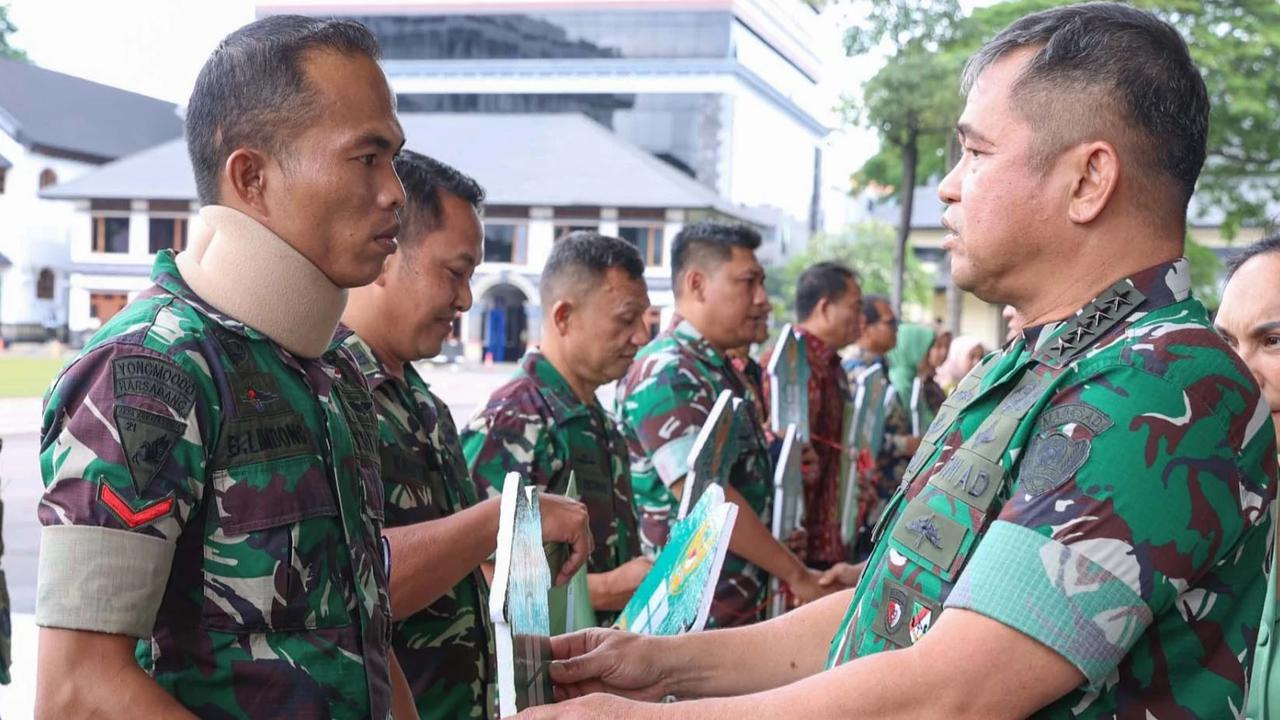 FOTO: Kasad Tegaskan Keluarga Prajurit Gugur Tetap Bagian Keluarga Besar TNI AD
