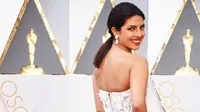 Di ajang penghargaan Oscar 2016, Priyanka Chopra membuat semua mata tertuju padanya. Seperti apa ceritanya?