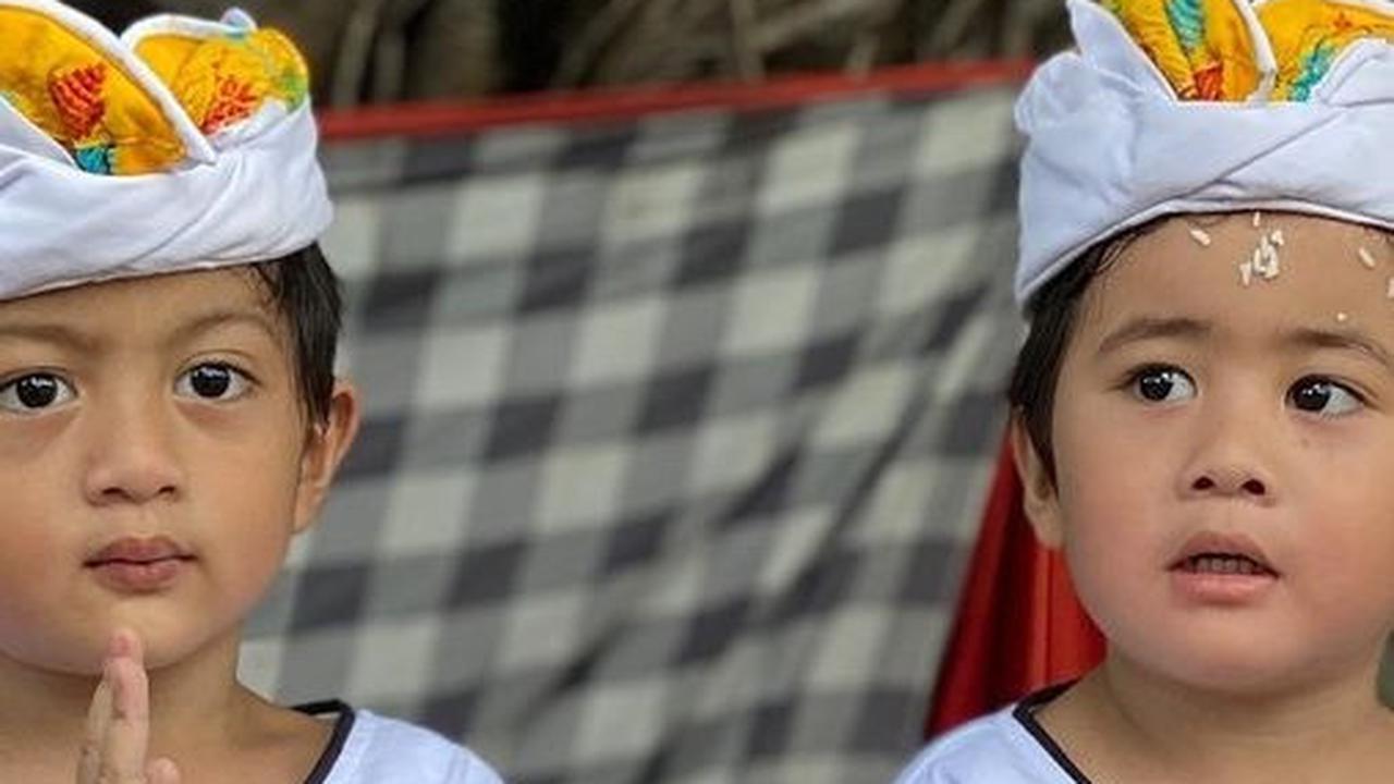 Tak Pernah Tersorot, Ini 7 Potret Magha dan Degha Anak Kadek Devi, Kembar Tapi Wajahnya Beda - Sama Gantengnya