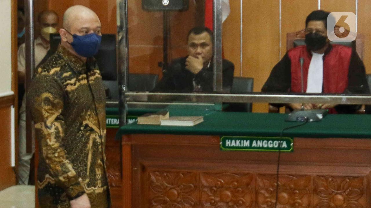 Sidang Perdana Teddy Minahasa Putra