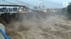 Badan Penanggulangan Bencana Daerah (BPBD) DKI Jakarta mengumumkan peringatan dini banjir.