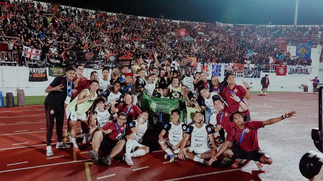 Persija Jakarta melawan Arema FC.