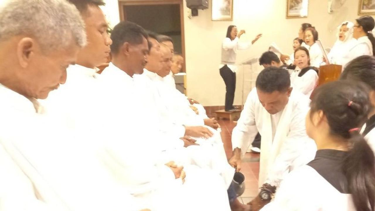 Kamis Putih di Mentok: Momentum Perkuat Semangat Melayani Sesama