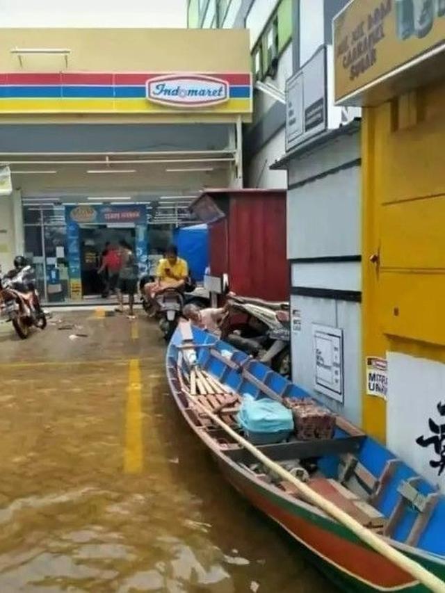 10 Momen Apes yang Sering Terjadi Ketika Hujan Ini Bikin Kesal