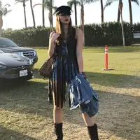 Bicara soal Nia Ramadhani  memang nggak akan ada habisnya. Terlebih soal dandanannya yang selalu memesona. Seperti baru-baru ini saat Nia hadir di Coachella 2018 yang berlangsung di California, Amerika Serikat. (Instagram/ramadhaniabakrie)