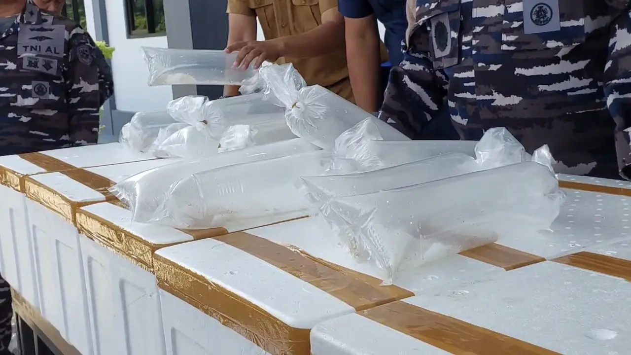 Barang bukti 194.156 BBL hasil penggerebekan Lanal Lampung.  Foto : (Istimewa).