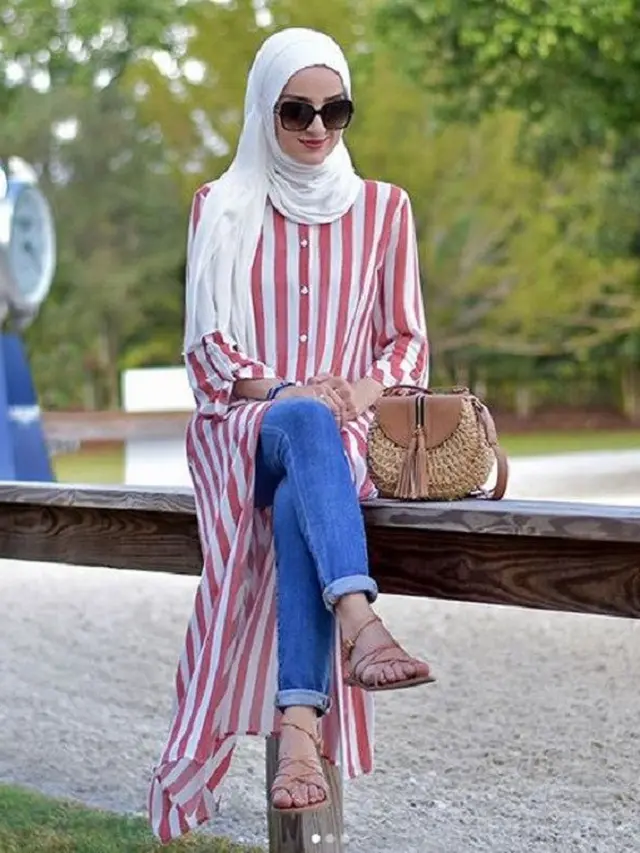 [Bintang] Tren Stripes Outfit Ini Cocok untuk Hijabers yang Ingin Tampil Stunning Saat Weekend