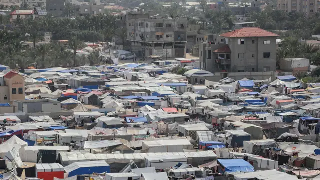 Kepadatan Tenda-Tenda Pengungsi di Deir el-Balah