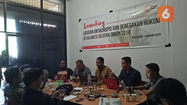 Anti Corruption Committee Sulawesi (ACC Sulawesi) mendukung upaya Polda Sulsel mengusut nyanyian Kasmin dalam mengungkap kasus dugaan korupsi pengelolaan bansos COVID-19 di Dinsos Sulsel (Liputan6.com/ Eka Hakim)