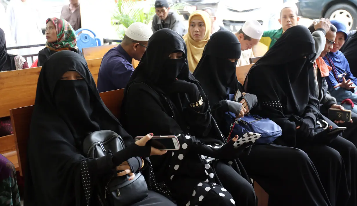 Indadari tidak mau menuntut nafkah atau gono gini pada Caisar. Ia hanya ingin memperjuangkan hak asuh anak dari pernikahannya. "Karena anak-anak lebih dari apapun. Jadi saya ingin memperjuangkan anak-anak saya," kata Indadari. (Nurwahyunan/Bintang.com)