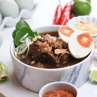 Ilustrasi rawon daging./Copyright shutterstock.com/g/IkaRahma