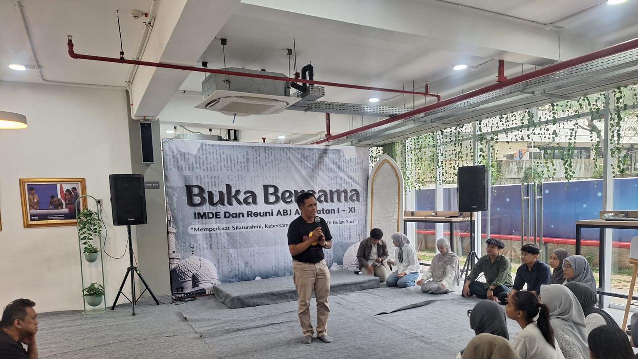 Rektor IMDE: Mahasiswa Harus Menjadi Pencari Kebenaran di Masa Depan