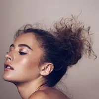 Beauty Hack: Foundation jadi concealer, highlighter dan base lipstick / Image: FIMELA.com