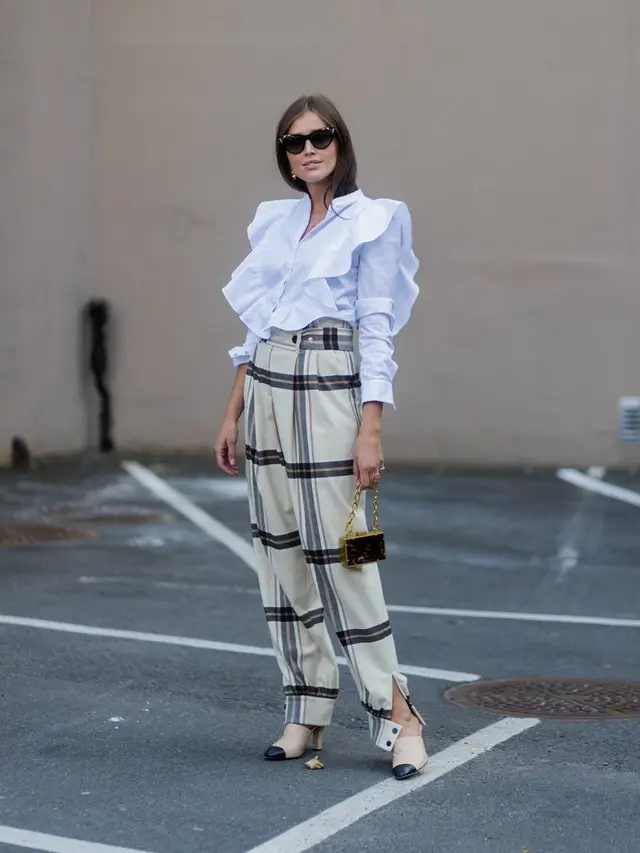 [Bintang] Tips Padu-padan Celana Kotak-kotak dengan 5 Gaya Ini