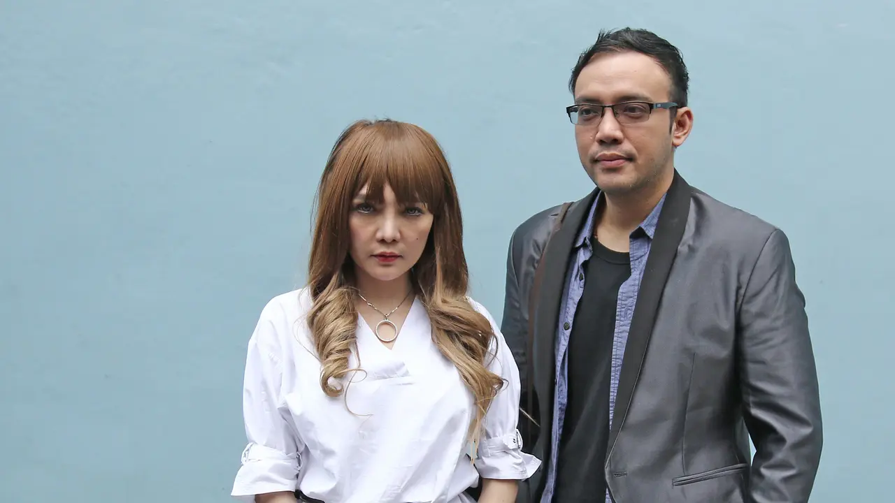 Sandy Tumiwa dan Shinta Bebi berencana untuk menikah dalam waktu dekat ini.