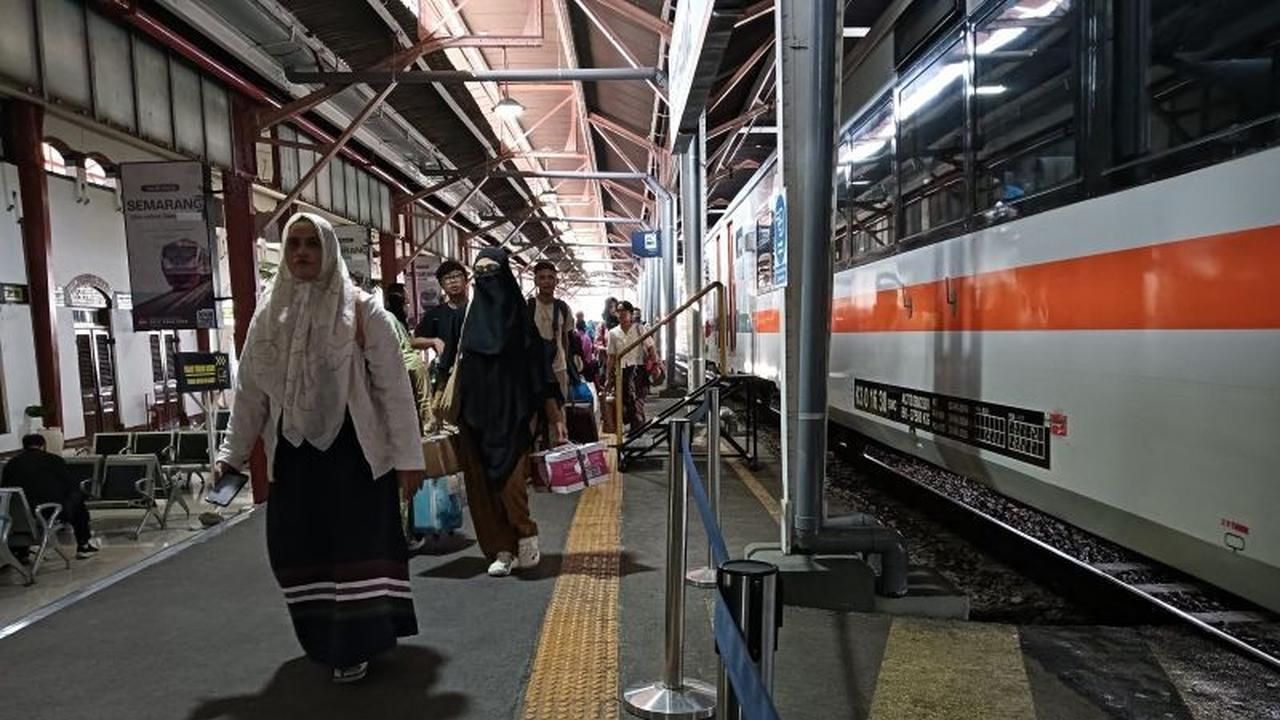 Puluhan Ribu Penumpang KA Semarang Padati Stasiun Jelang Tahun Baru 2026