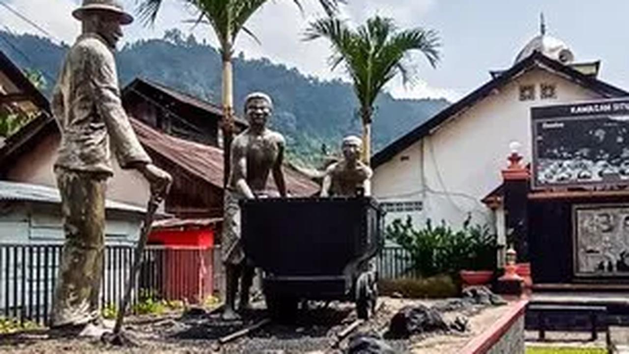 1. Tambang Batu Bara Ombilin Sawahlunto ditetapkan sebagai warisan dunia UNESCO pada tahun 2019.