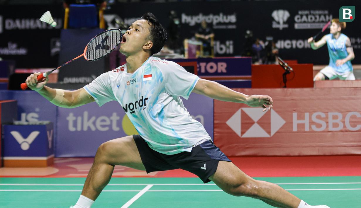 Aksi Anthony Ginting saat melawan wakil Belgia, Julien Carraggi pada babak 32 besar Indonesia Masters 2026 di Istora Senayan, Jakarta, Rabu (21/1/2026).