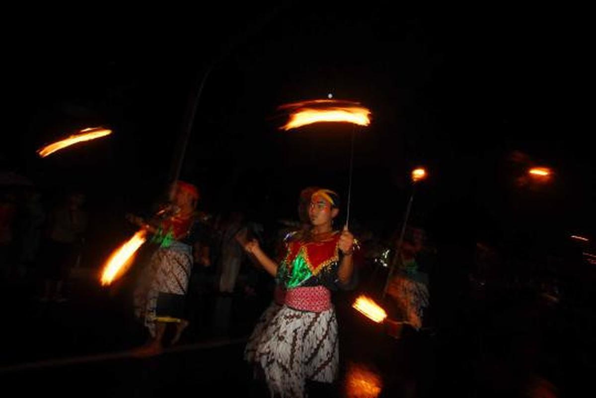 Ahok buka karnaval car free day night di Jakarta