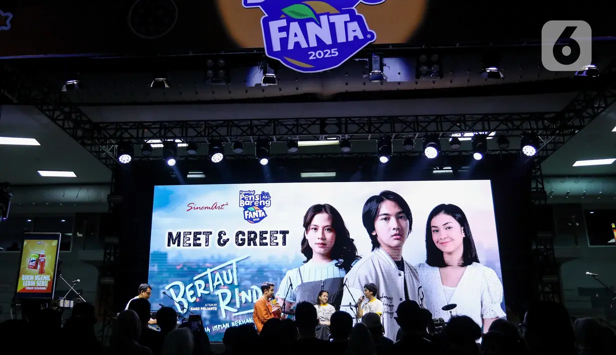 Sebuah momen spesial bagi para siswa dan pecinta film tanah air muncul di gelaran KapanLagi Pensi Bareng Fanta 2025 di GOR Soemantri Brodjonegoro, Kuningan, Jakarta Selatan, Sabtu (28/6/2025). (Liputan6.com/Herman Zakharia)