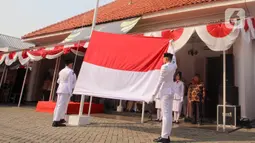 Upacara peringatan 96 tahun Sumpah Pemuda pada 2024 mengusung tema Maju Bersama Indonesia Raya. (Liputan6.com/Herman Zakharia)