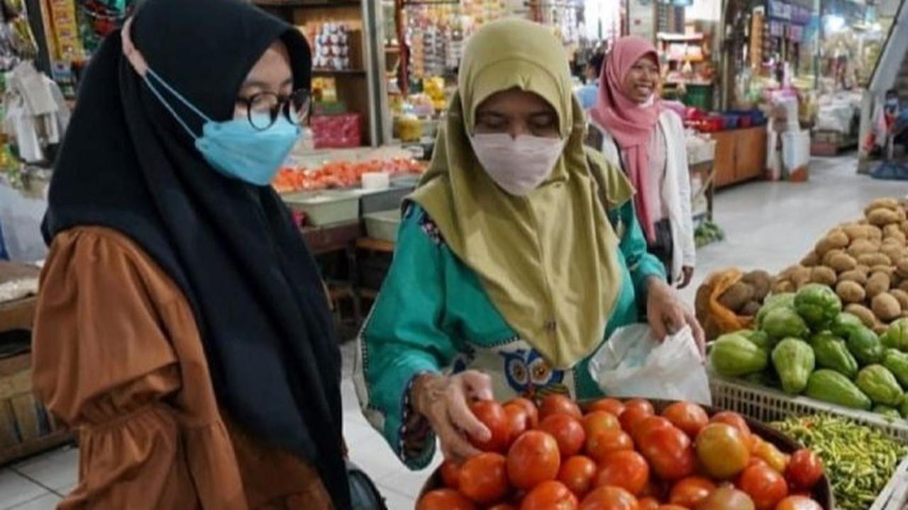 9 Manfaat Tomat Mentah untuk Wajah Cantik dan Kulit Sehat Alami Tanpa Skincare Mahal