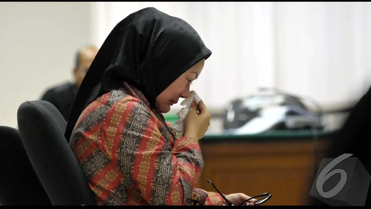 Air Mata Atut Tumpah Saat Curhat Nasib Anaknya