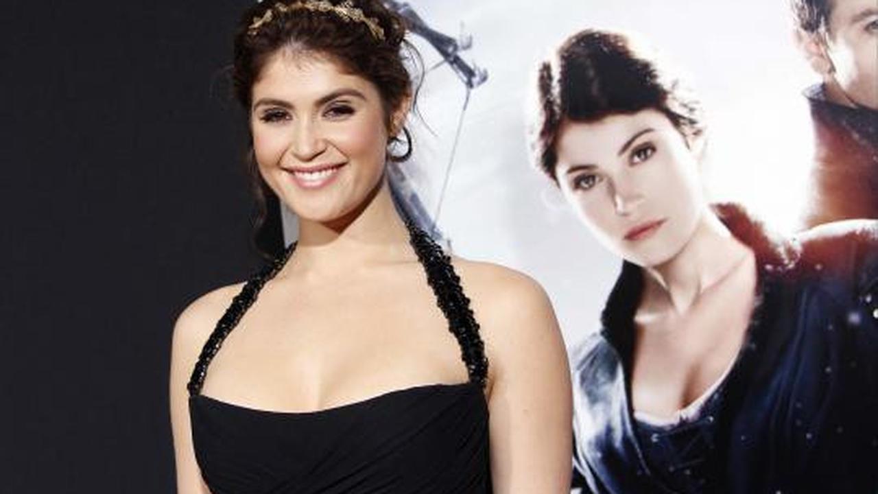 Aktris Gemma Arterton tampil cantik dan seksi di Hollywood