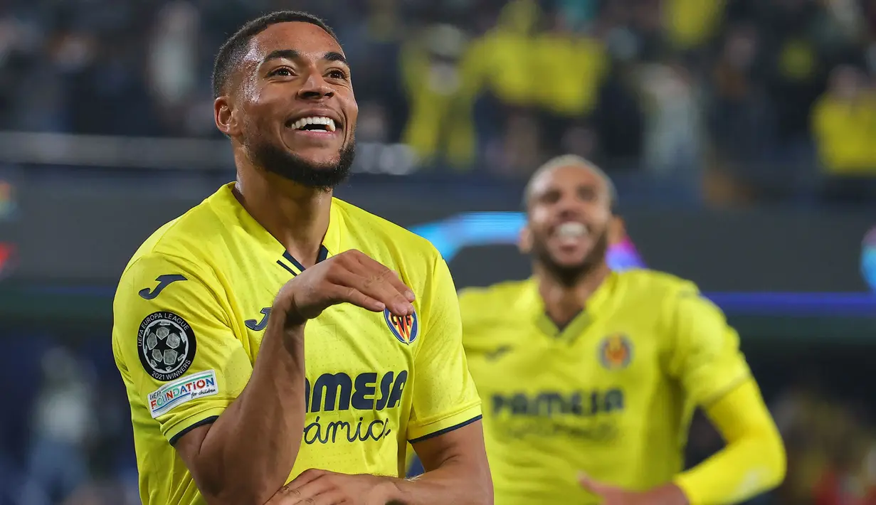 Satu pemain yang mungkin akan merapat ke Liverpool pada musim dingin mendatang adalah Arnaut Danjuma. Bintang Villareal tersebut telah mencetak 7 gol dan 2 assit dari 15 laga musim ini. Menurut laporan, penampilannya telah  menarik minat The Reds untuk memboyongnya ke Anfield. (AFP/Jose Jordan)