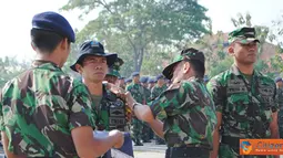 Satlinlamil Surabaya Laksanakan Sea Survival 2012