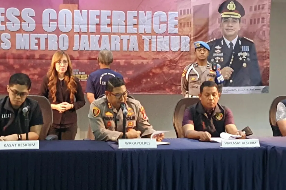 Polres Metro Jakarta Timur menangkap seorang kakek berinisial SH (68) yang diduga melakukan pencabulan terhadap seorang anak perempuan berinisial NHR (9).