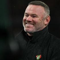 Mantan kapten Inggris, Wayne Rooney, tersenyum saat bekerja untuk TV menjelang pertandingan League Phase Liga Champions UEFA antara Liverpool dan Real Madrid di Anfield, Liverpool, barat laut Inggris pada 4 November 2025. (Paul ELLIS/AFP)