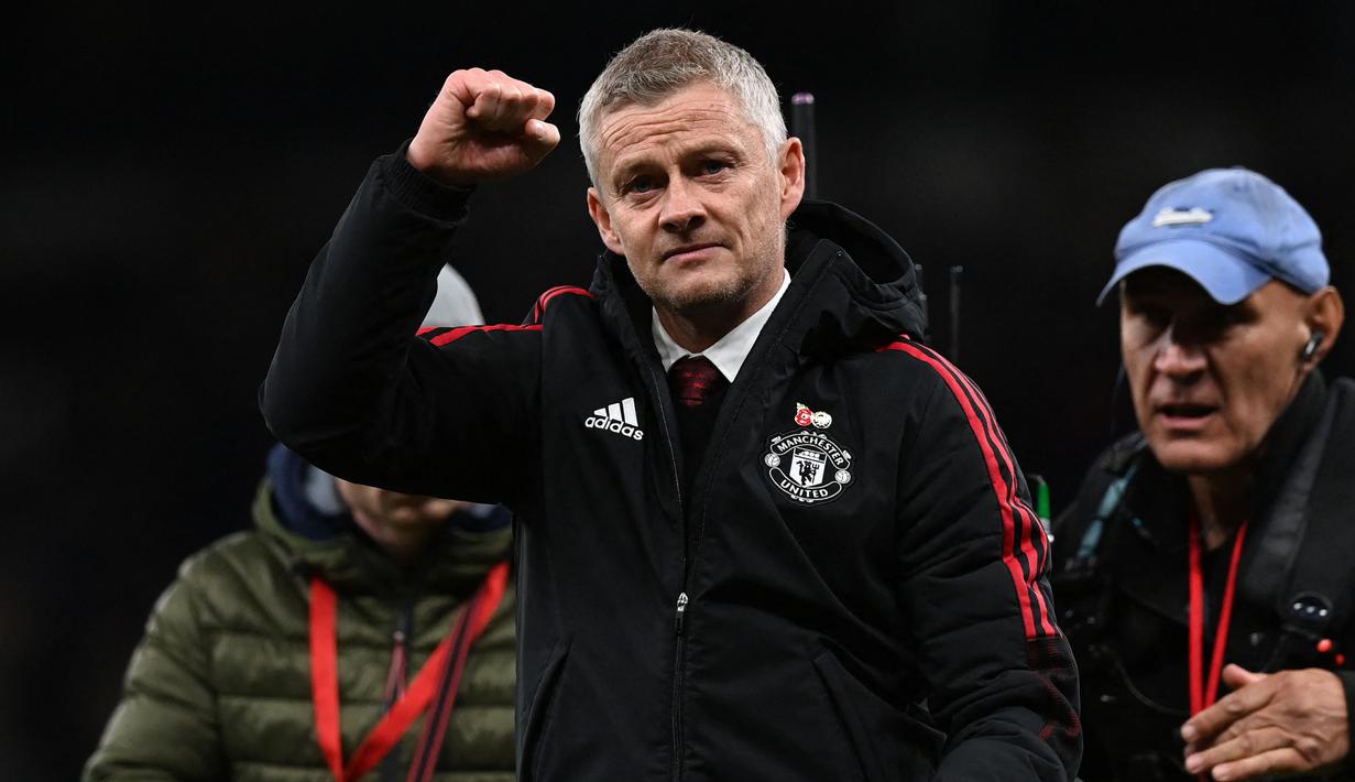 Hasil apik Manchester United kala mengalahkan Tottenham 3-0 pada laga lanjutan Liga Inggris dini hari tadi, merupakan kesempatan berharga bagi sang pelatih Ole Gunnar Solskjaer untuk tetap bertahan di MU. Solskjaer tentunya harus berterima kasih dengan penampilan impressif pemainnya. (AFP/Glyn Kirk)