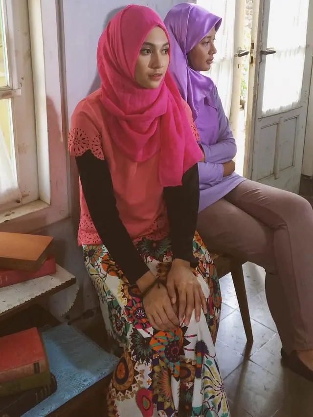 6 Gaya Berhijab Indah Permatasari, Pemeran Nayla di Sinetron Pesantren Rock N' Dut