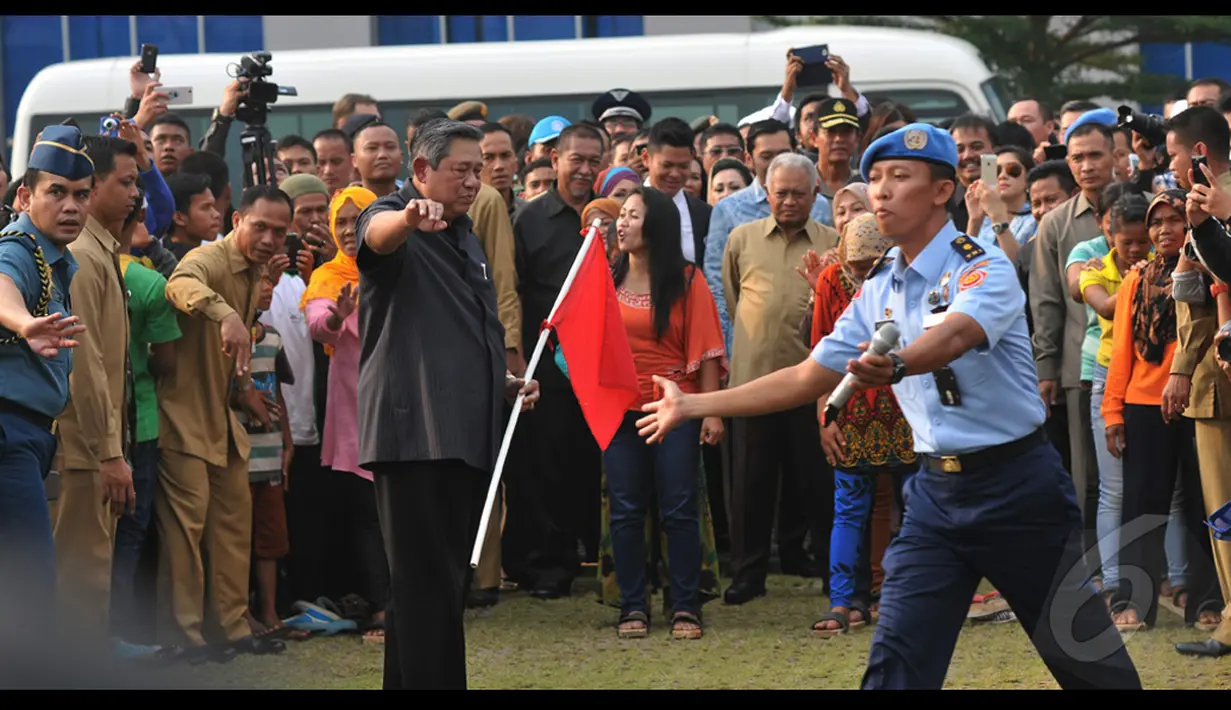 Sby meminta arena tempat perlombaan dikosongkan agar perlombaan bisa dimulai di kawasan IPSC, Bogor, Selasa (18/8/2014) (Liputan6.com/Johan Tallo)