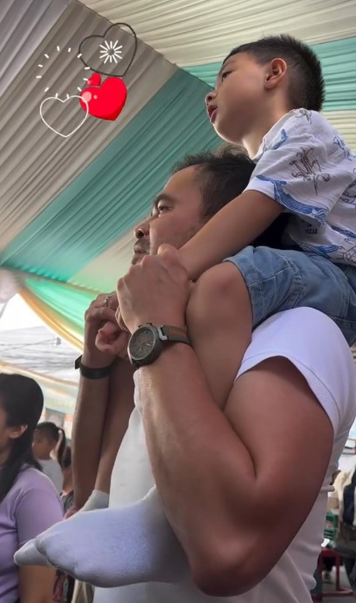 7 Potret Amala Anak Irish Bella Tampil di Acara Sekolah Pertama Kali, Didampingi Haldy Sabri