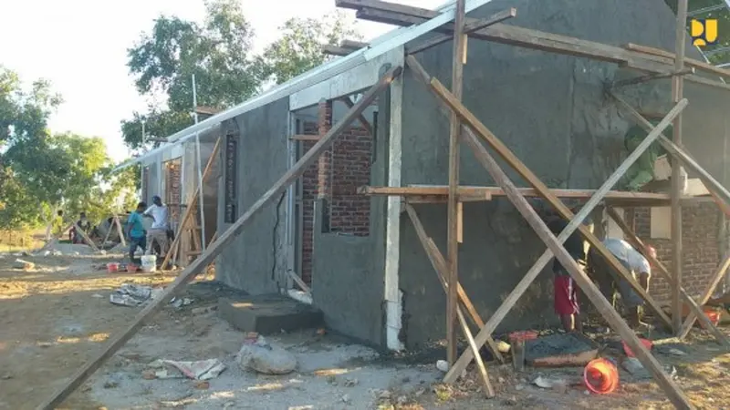 Proses pengerjaan rumah bagi korban benca alam. (Foto Istimewah)