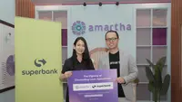 Penandatanganan kerja sama pembiayaan antara Superbank dan Amartha dilakukan oleh Melisa Hendrawati, Direktur Keuangan Superbank (kiri) dan Aria Widyanto, Chief Risk and Sustainability (kanan) di kantor Amartha, Jakarta. (Foto: Istimewa)