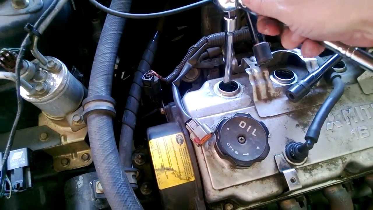 Ilustrasi lokasi pemasangan busi mobil (YouTube/MrTubeFreak112)