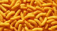 Cheetos nggak cuma bisa jadi makanan ringan, dia juga bis jadi pengeriting rambut, lho! (Via: marrieclaire.com)