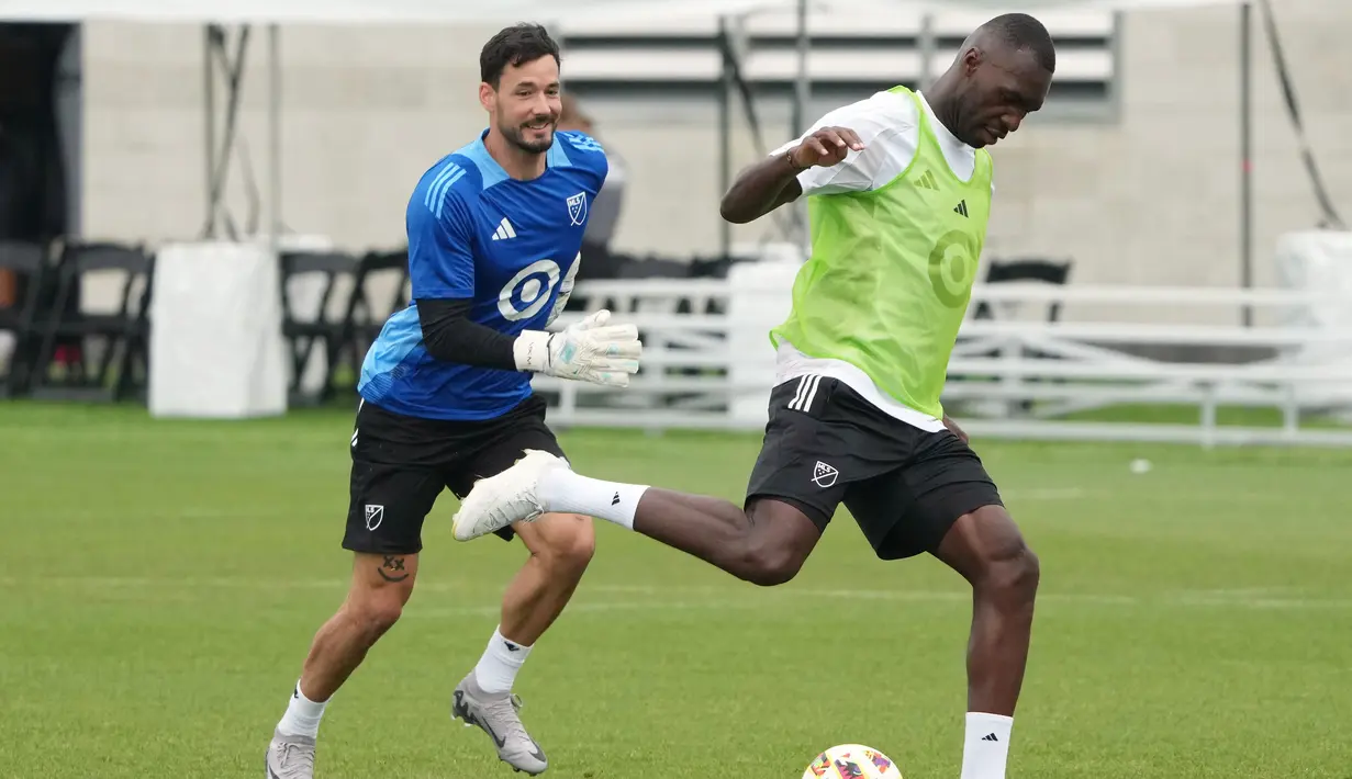 Bintang-bintang MLS yang lain pun turut hadir. Termasuk Hugo Lloris, Sergio Busquets, Federico Bernardeschi, Riqui Puig dan banyak lagi pemain bintang lain. (AFP/Jason Mowry)
