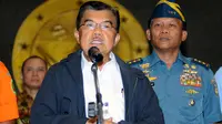 Wapres JK Temui Keluarga Penumpang AirAsia di Bandara Juanda