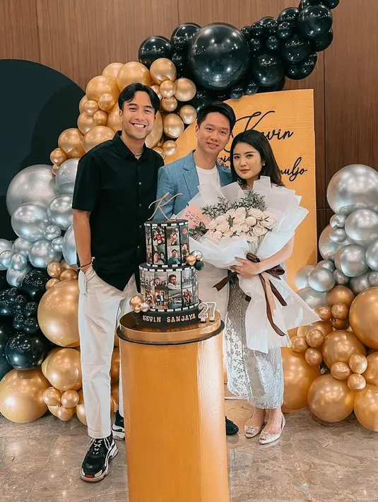 <p>Vidi Aldiano di hari Kevin Sanjaya melamar Valencia Tanoesoedibjo. (Instagram @vidialdiano)</p>
