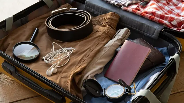 Koper berisi barang (Foto Dok: Freepik/freepik)