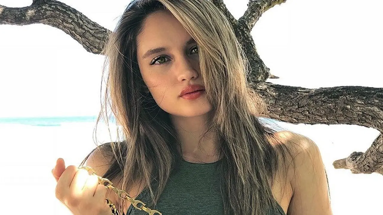 Cinta Laura